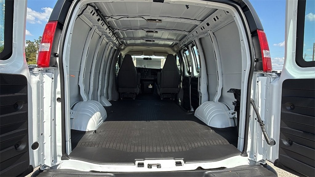 2025 GMC Savana Cargo 2500 Work Van