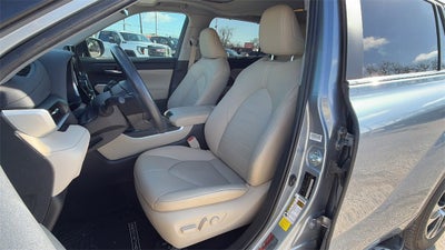 2024 Toyota Highlander LE