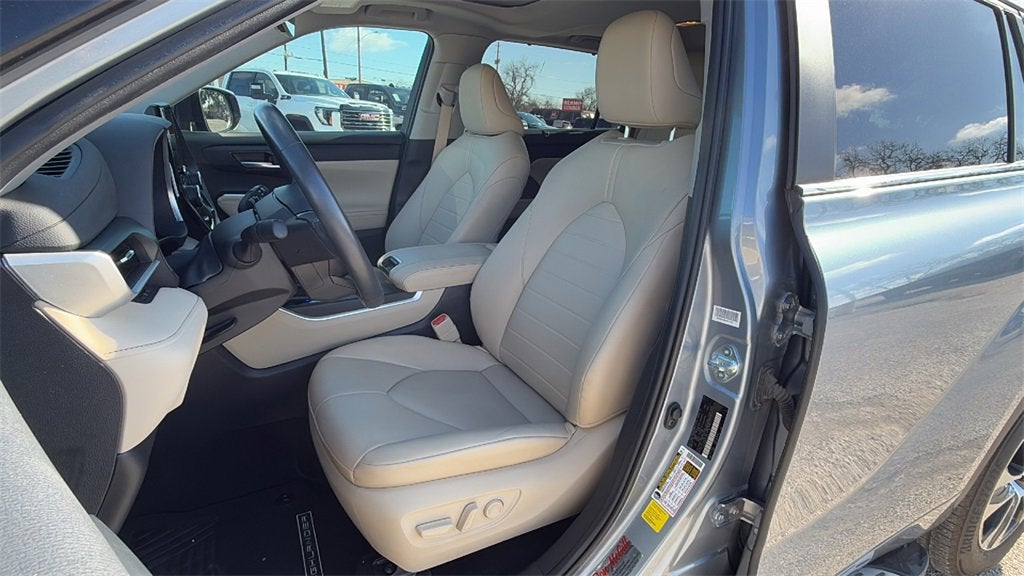 2024 Toyota Highlander LE