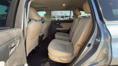 2024 Toyota Highlander LE