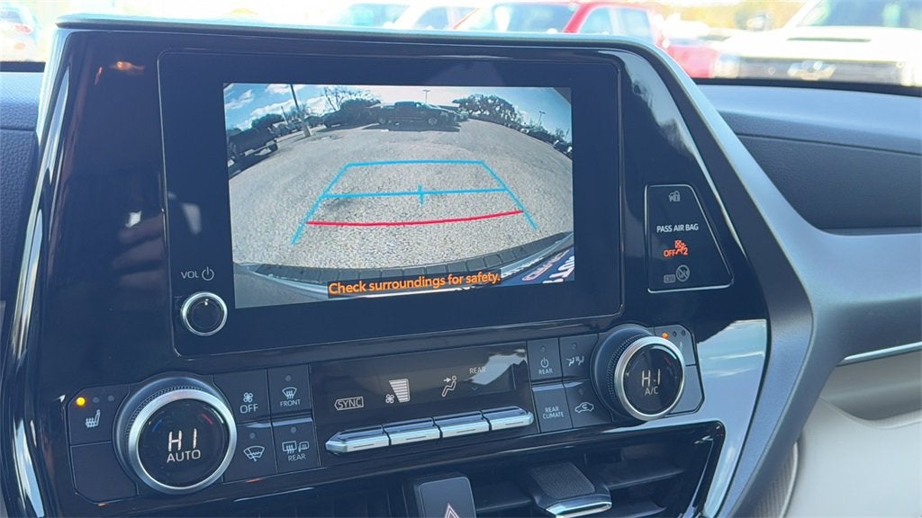 2024 Toyota Highlander LE