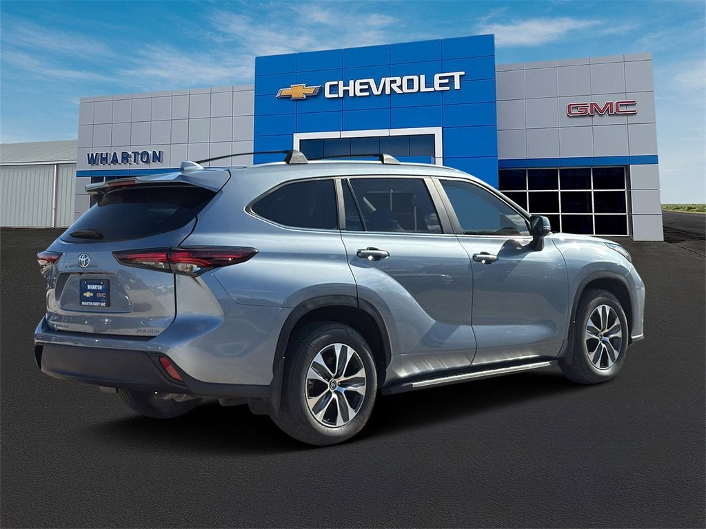 2024 Toyota Highlander LE