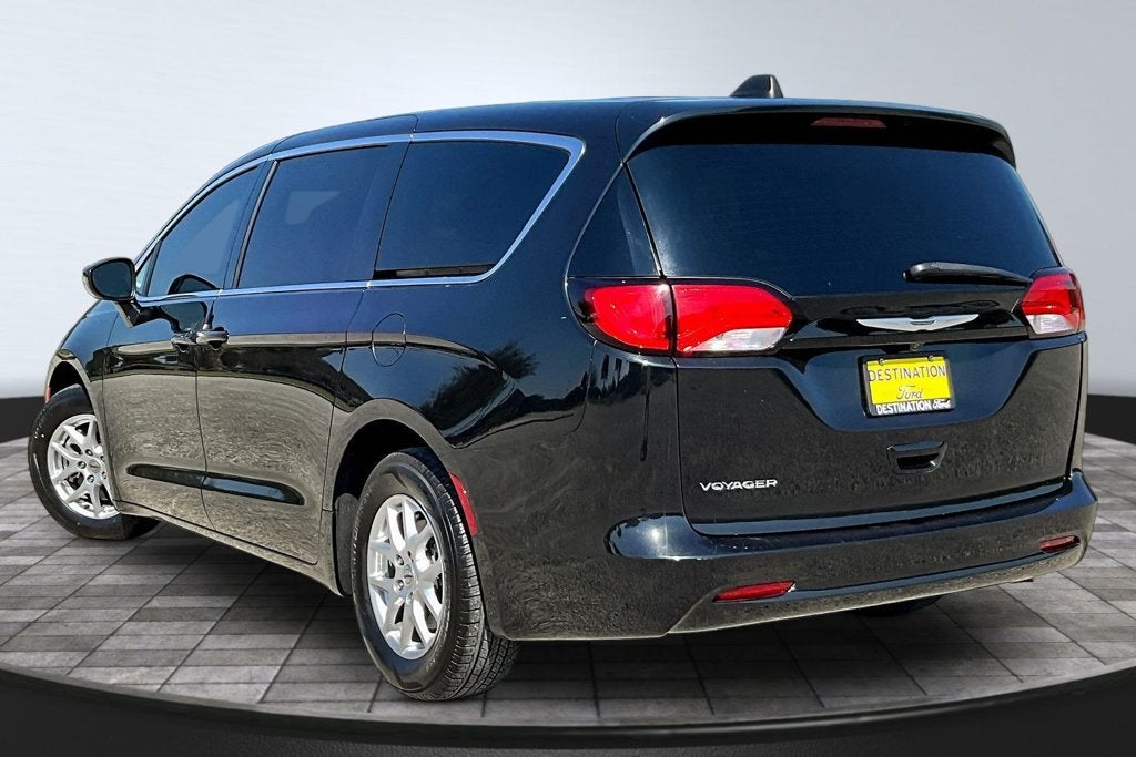 2023 Chrysler Voyager LX