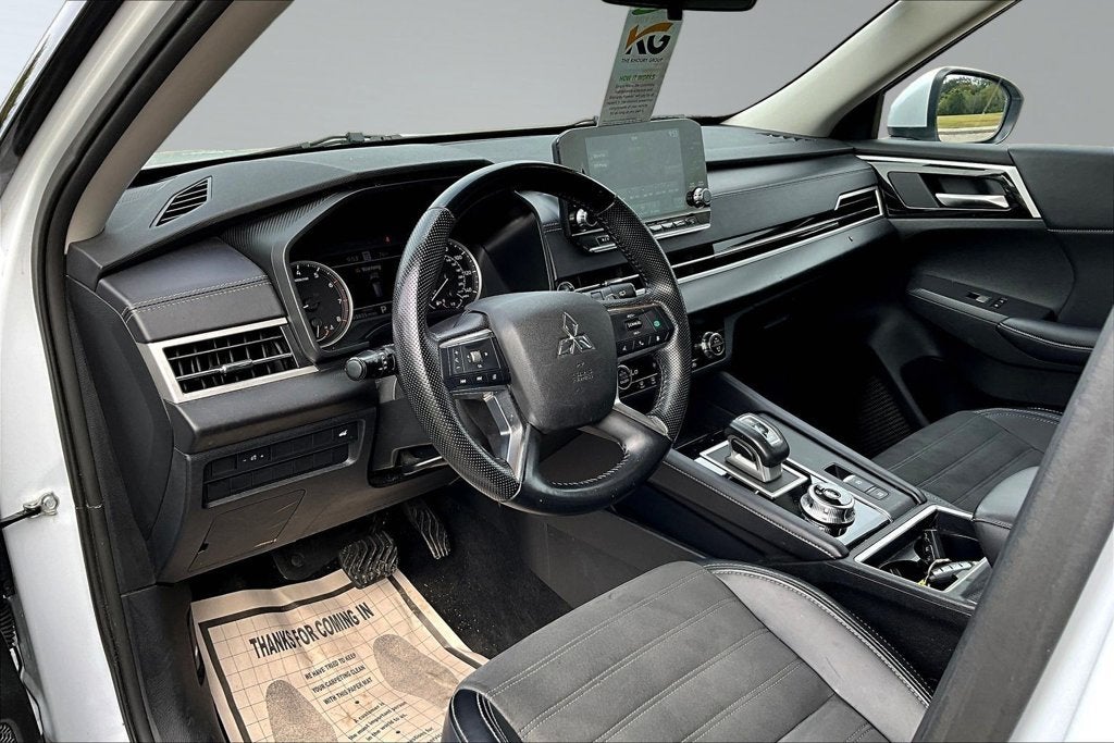 2024 Mitsubishi Outlander SE