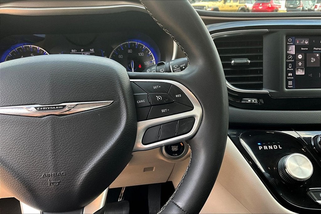 2024 Chrysler Voyager LX