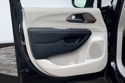 2024 Chrysler Voyager LX