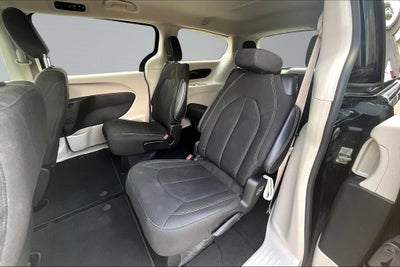 2024 Chrysler Voyager LX