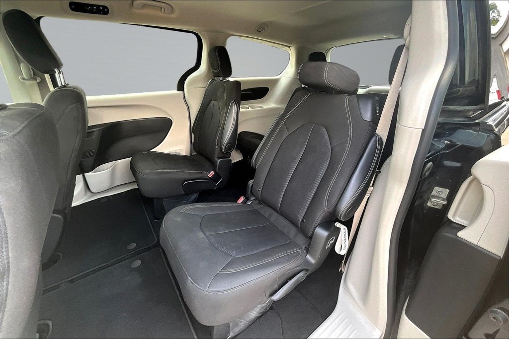 2024 Chrysler Voyager LX