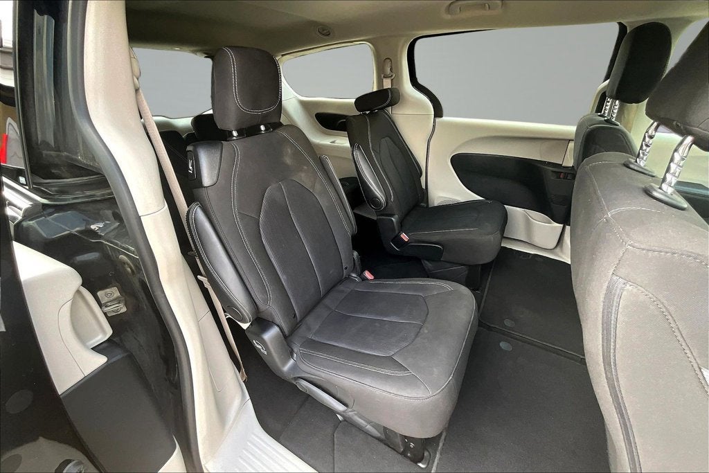 2024 Chrysler Voyager LX