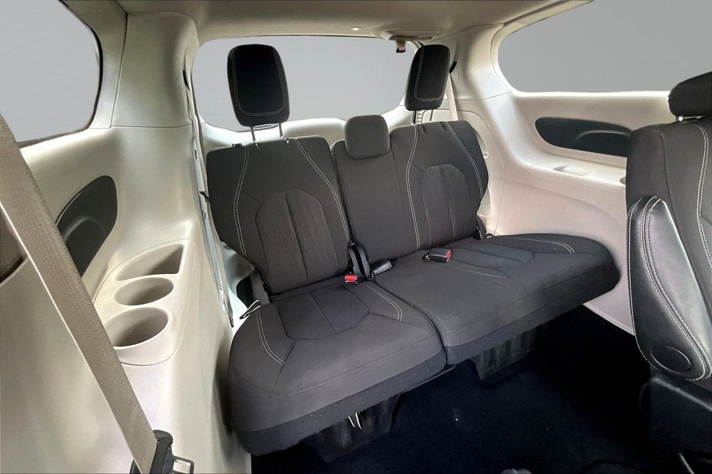 2024 Chrysler Voyager LX