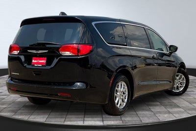 2024 Chrysler Voyager LX